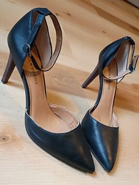 Lucky Brand Tukko Pointed Toe Pump With Ankle Wrap